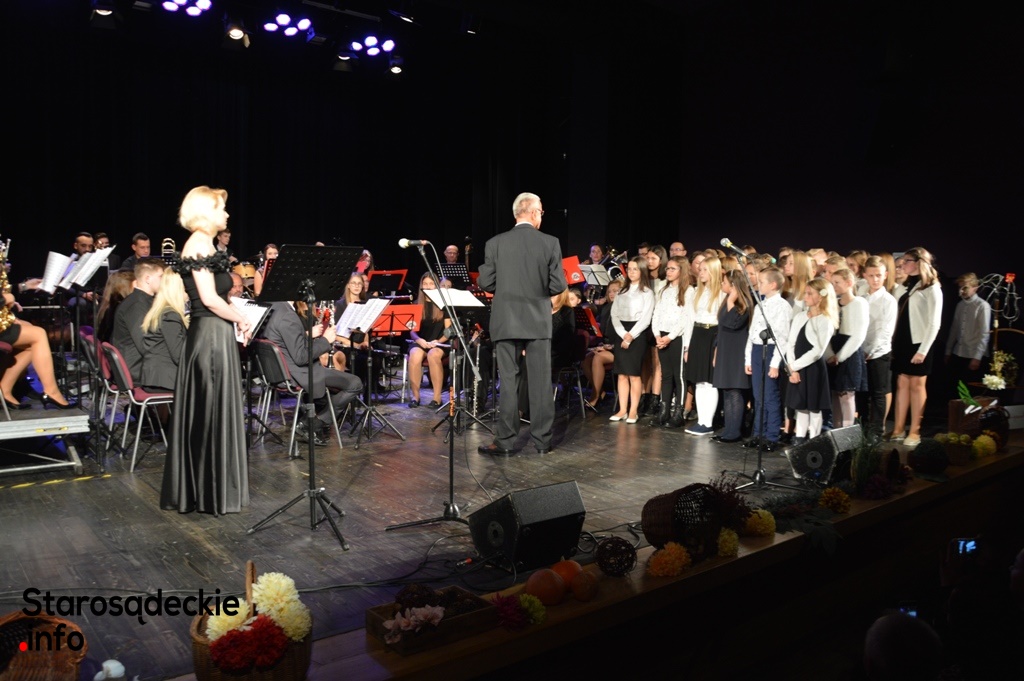 Chór Szkoły Muzycznej I stopnia w Starym Sączu w koncercie w hołdzie Ady Sari - 2018 r.